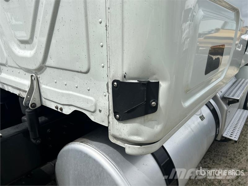 Freightliner Cascadia 126 6x4 T/A Sleeper Truck Tractor Cavalos mecânicos