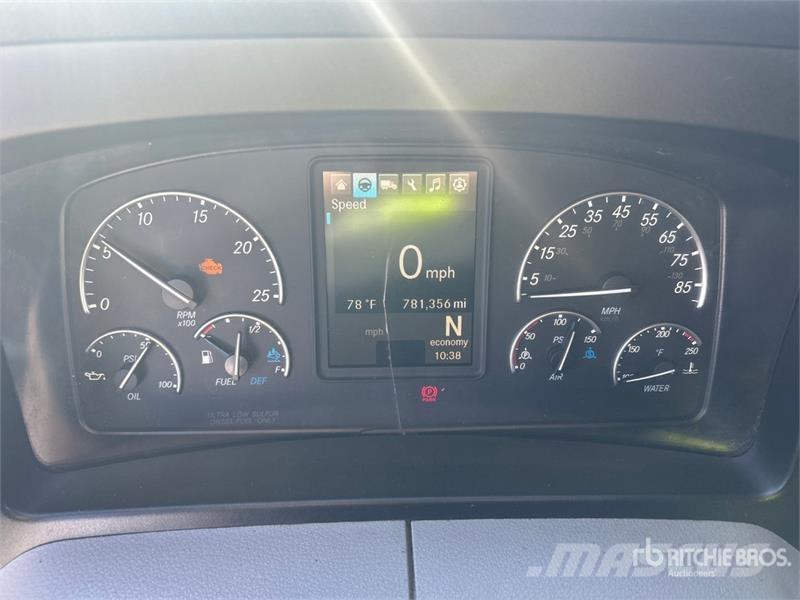 Freightliner Cascadia 126 6x4 T/A Sleeper Truck Tractor Tractor Units