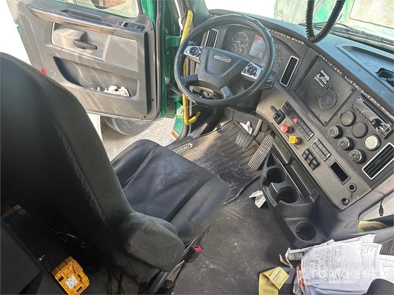 Freightliner Cascadia 126 6x4 T/A Sleeper Truck Tractor Motrici e Trattori Stradali