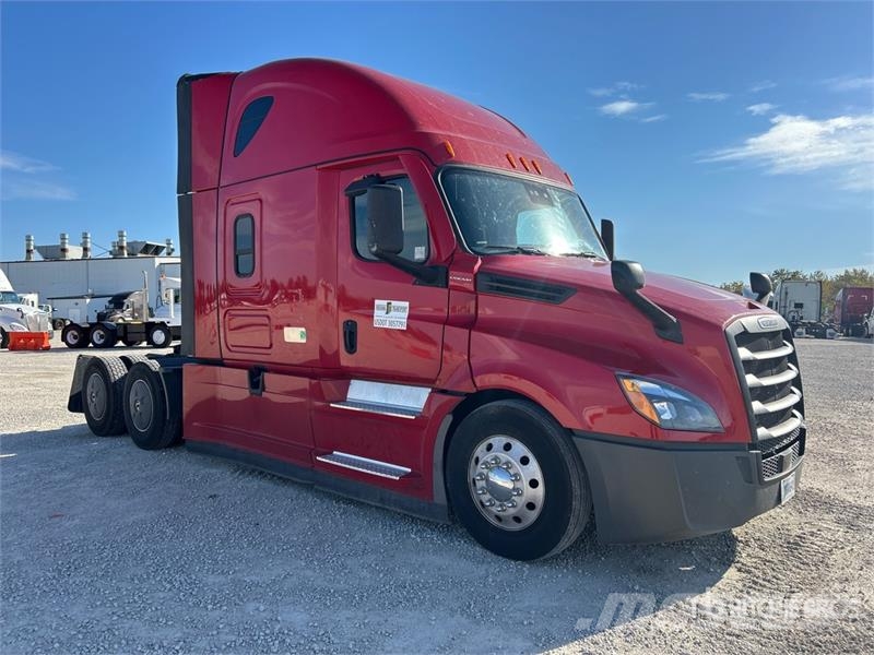 Freightliner Cascadia 126 6x4 T/A Sleeper Truck Tractor Tegljači