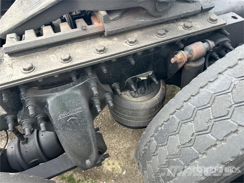 Freightliner Cascadia 126 6x4 T/A Sleeper Truck Tractor Cavalos mecânicos