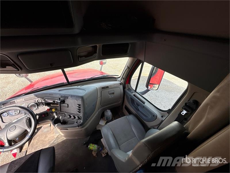 Freightliner Cascadia 125 6x4 T/A Sleeper Truck Tractor Влекачи