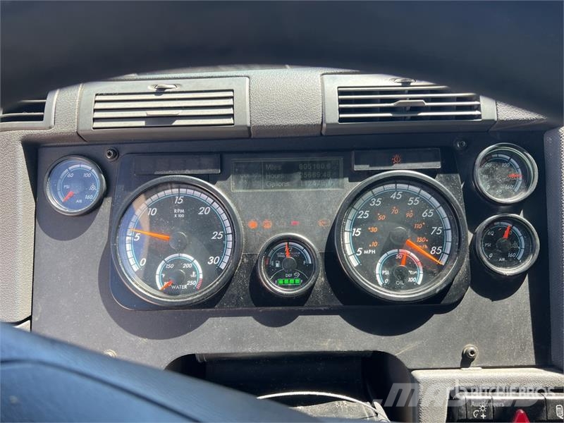 Freightliner Cascadia 125 6x4 T/A Sleeper Truck Tractor Tractor Units