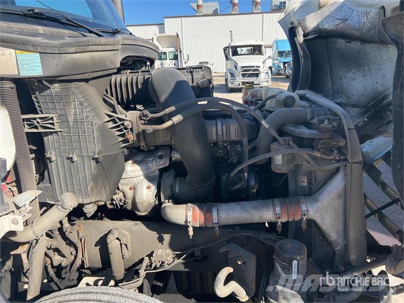 Freightliner Cascadia 126 6x4 T/A Sleeper Truck Tractor Traktorske jedinice