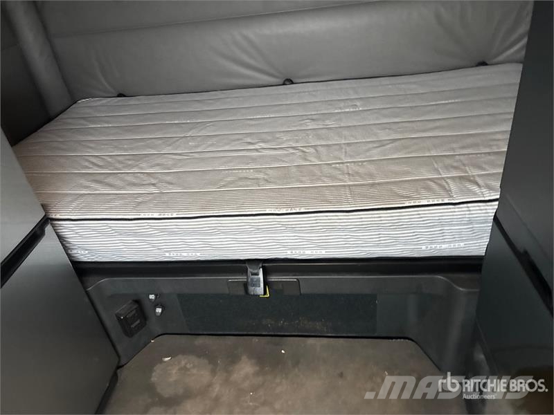 Freightliner Cascadia 126 6x4 T/A Sleeper Truck Tractor Sattelzugmaschinen