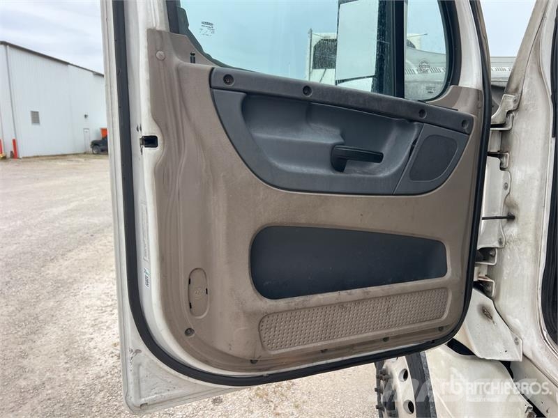 Freightliner Cascadia 125 6x4 T/A Sleeper Truck Tractor Tegljači