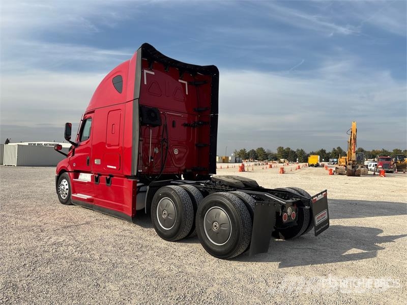 Freightliner Cascadia 126 6x4 T/A Sleeper Truck Tractor Truck Tractor Units