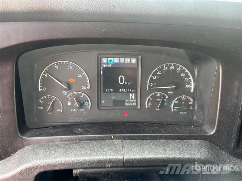 Freightliner Cascadia 126 6x4 T/A Sleeper Truck Tractor Vilcēji