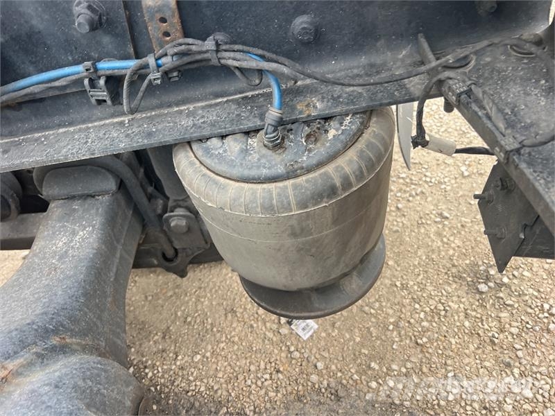 Freightliner Cascadia 126 6x4 T/A Sleeper Truck Tractor 曳引機組件