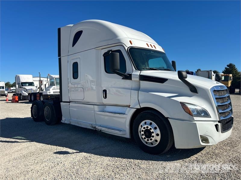 Freightliner Cascadia 126 6x4 T/A Sleeper Truck Tractor Tractor Units