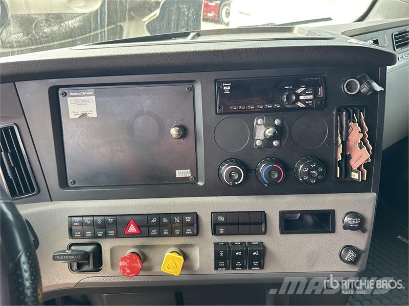 Freightliner Cascadia 126 T/A Sleeper Truck Tractor Prime Movers