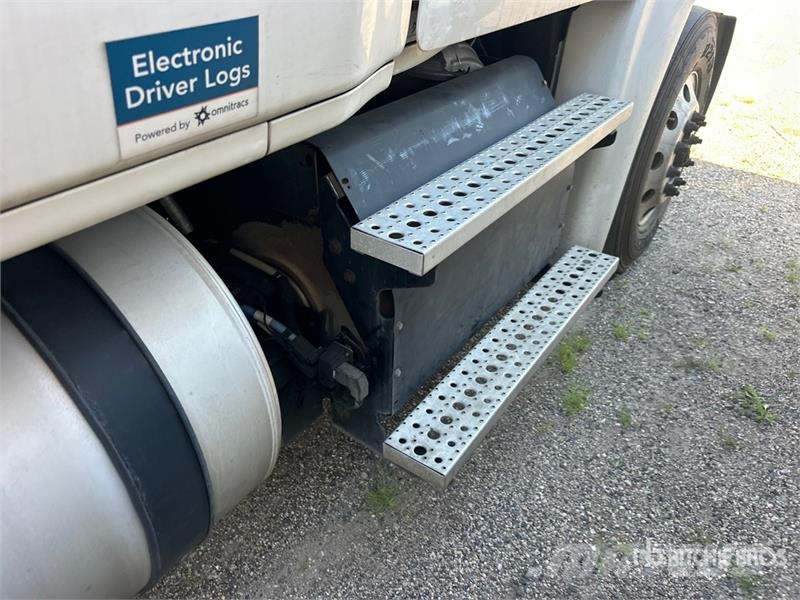 Freightliner Cascadia 125 6x4 T/A Sleeper Truck Tractor Tractor Units