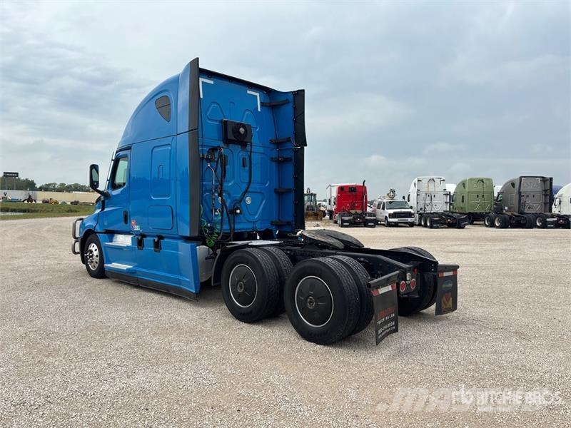 Freightliner Cascadia 126 6x4 T/A Sleeper Truck Tractor Dragbilar