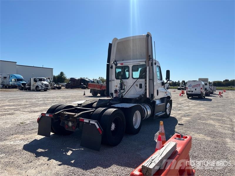 Freightliner Cascadia 125 وحدات الجر