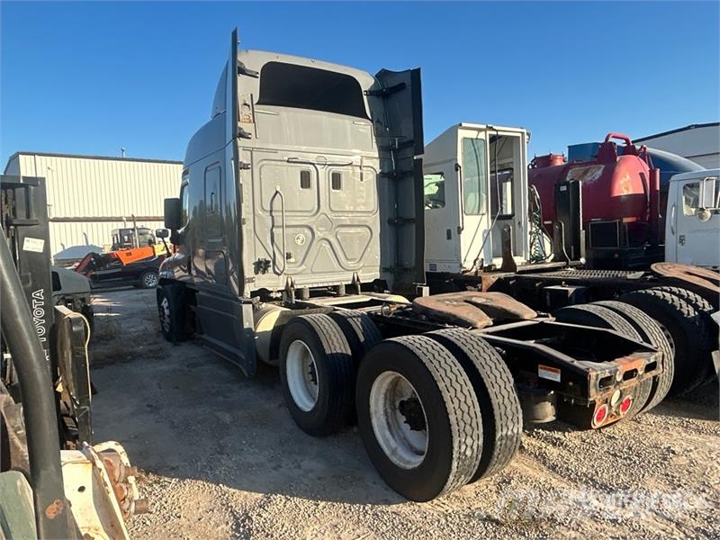 Freightliner Cascadia 125 6x4 T/A Sleeper Truck Tractor Autotractoare