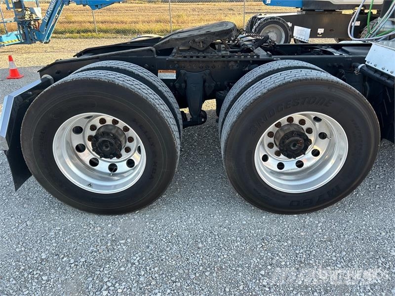 Freightliner Cascadia 126 وحدات الجر