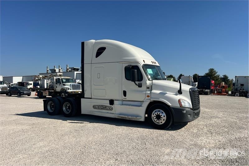 Freightliner Cascadia 125 6x4 T/A Sleeper Truck Tractor Cabezas tractoras