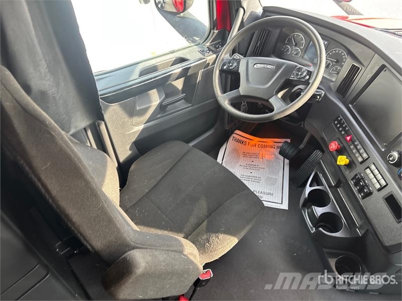 Freightliner Cascadia 126 6x4 T/A Sleeper Truck Tractor Truck Tractor Units
