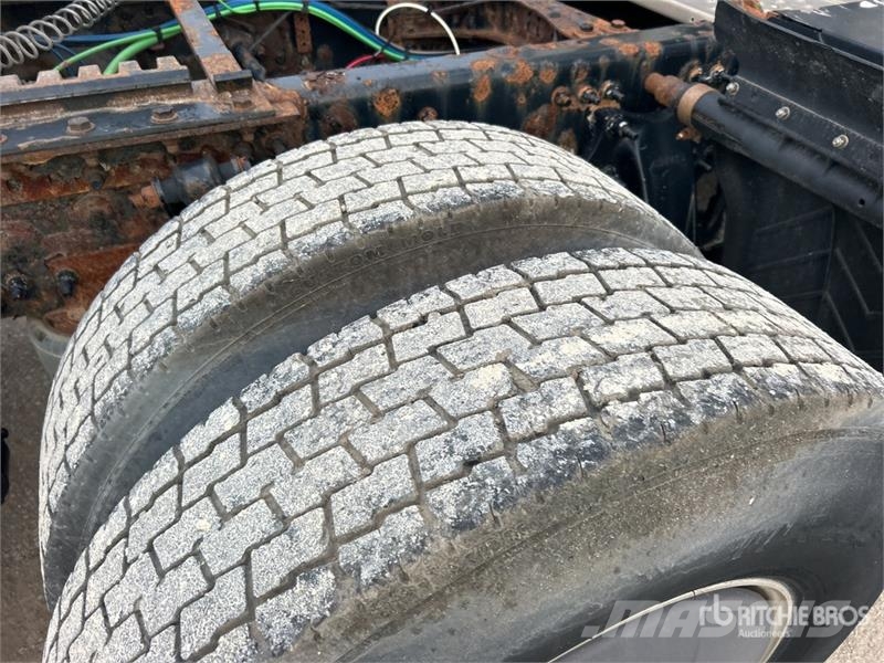 Freightliner Cascadia 126 6x4 T/A Sleeper Truck Tractor Тягачі