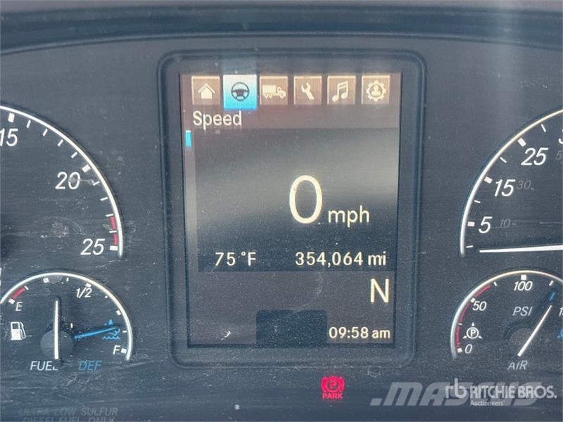Freightliner Cascadia 126 6x4 T/A Sleeper Truck Tractor Sattelzugmaschinen