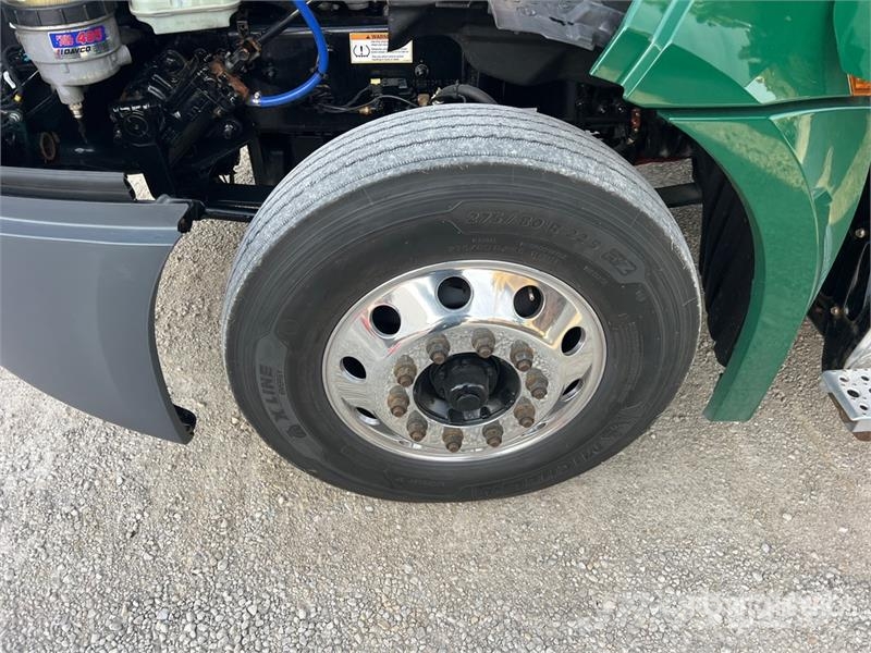 Freightliner Cascadia 126 Truck Tractor Units