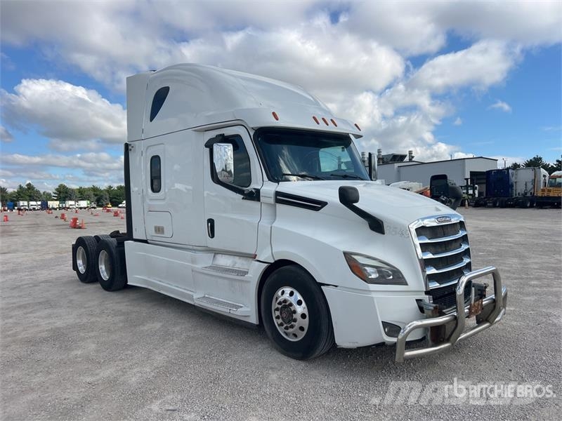 Freightliner Cascadia 126 6x4 T/A Sleeper Truck Tractor Tractor Units