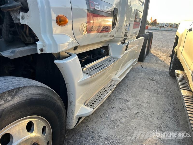 Freightliner Cascadia 125 6x4 T/A Sleeper Truck Tractor Autotractoare