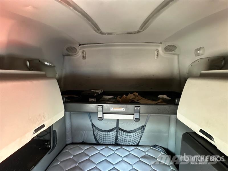 Freightliner Cascadia 126 6x4 T/A Sleeper Truck Tractor Влекачи