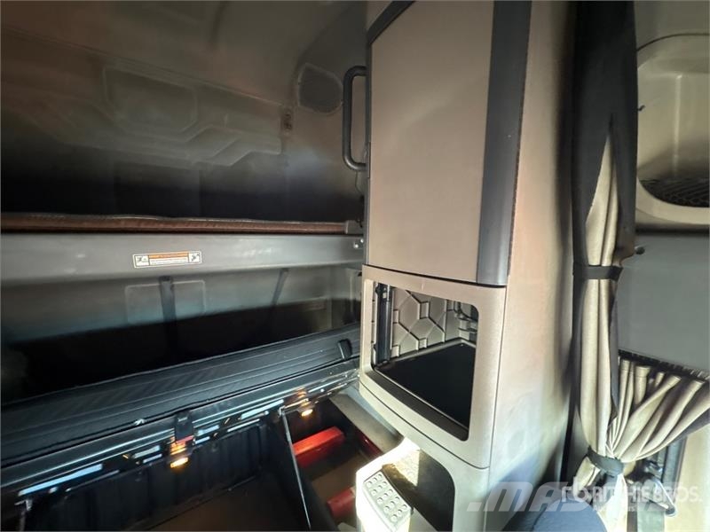 Freightliner Cascadia 125 6x2 T/A Sleeper Truck Tractor Tracteur routier