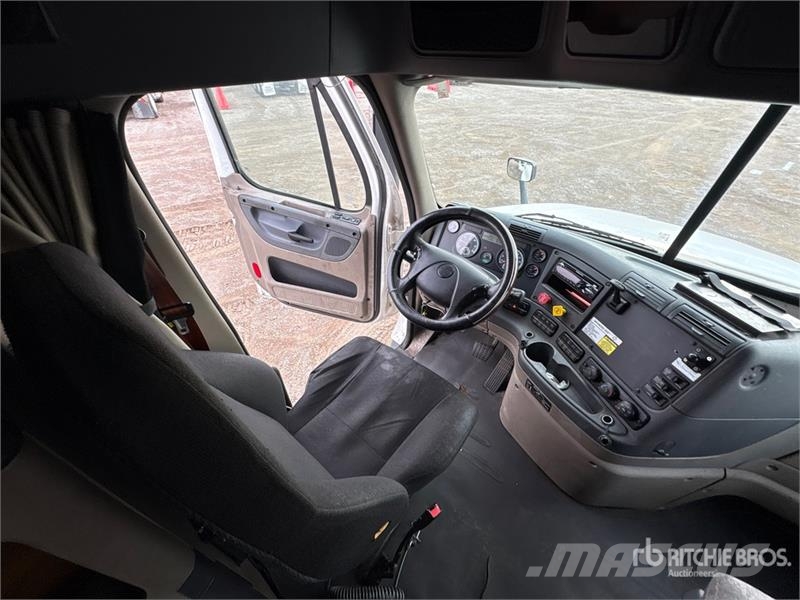 Freightliner Cascadia 125 6x4 T/A Sleeper Truck Tractor Tractor Units
