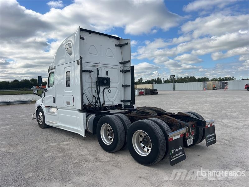 Freightliner Cascadia 126 6x4 T/A Sleeper Truck Tractor Tractor Units