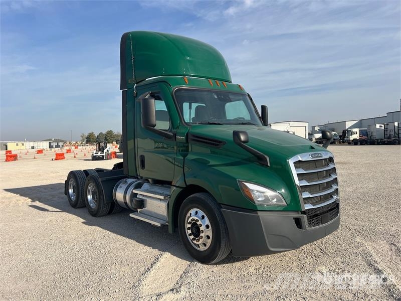 Freightliner Cascadia 126 Truck Tractor Units