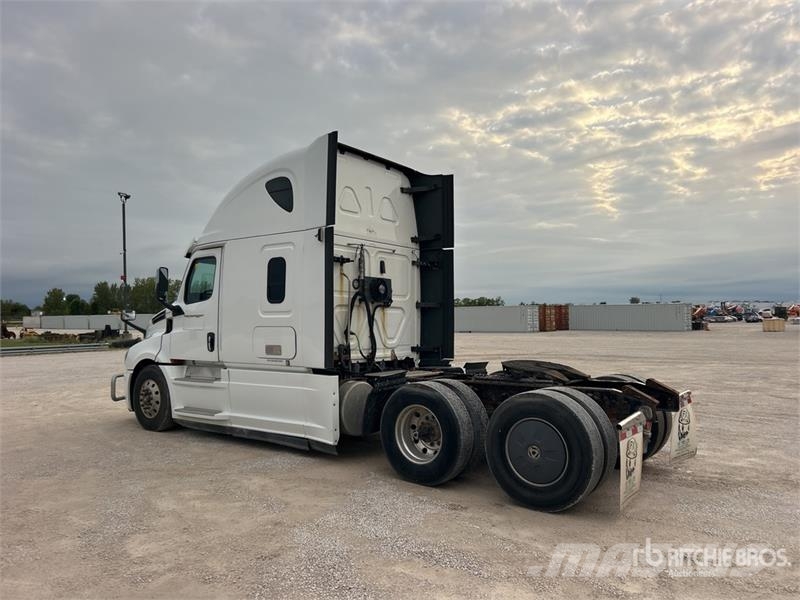 Freightliner Cascadia 126 6x4 T/A Sleeper Truck Tractor Тягачі