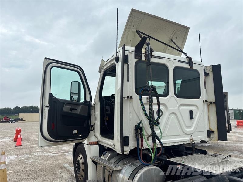 Freightliner Cascadia 126 Vetopöytäautot