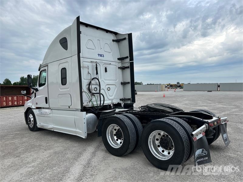 Freightliner Cascadia 126 6x4 Rebuilt Title** T/A Sleeper Truck Trekkers