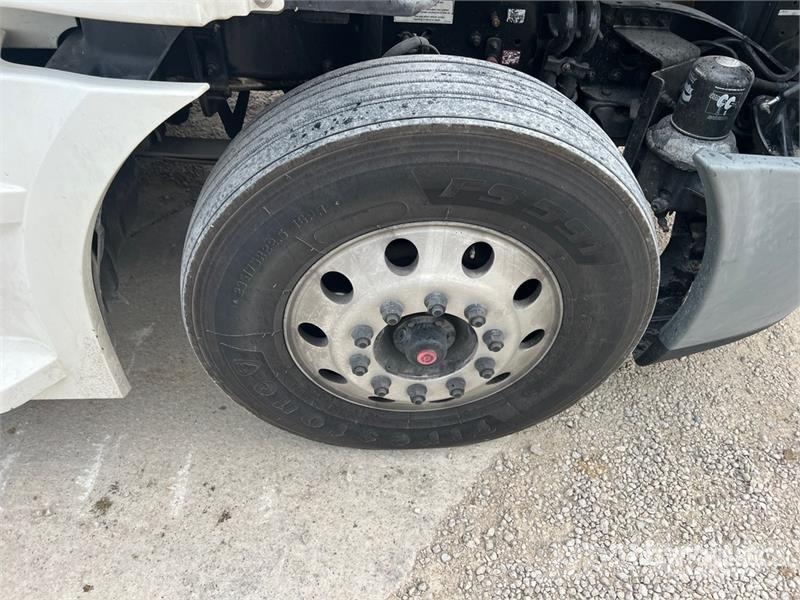 Freightliner Cascadia 125 6x4 T/A Sleeper Truck Tractor Vilcēji