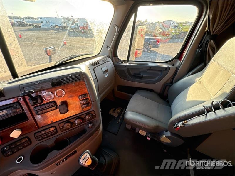 Freightliner Cascadia 125 6x2 T/A Sleeper Truck Tractor Tracteur routier