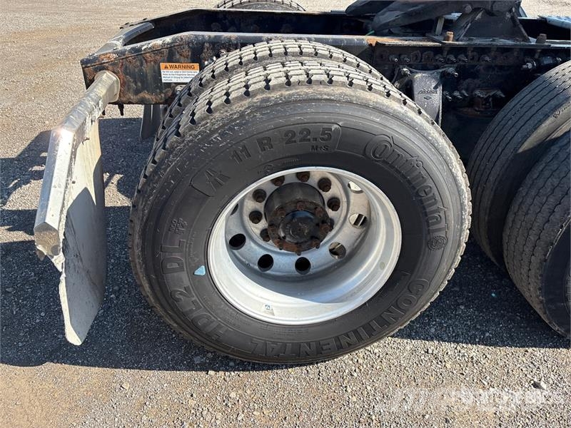 Freightliner Cascadia 126 6x4 T/A Sleeper Truck Tractor Sattelzugmaschinen