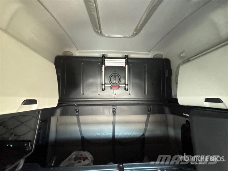 Freightliner Cascadia 126 6x4 T/A Sleeper Truck Tractor Motrici e Trattori Stradali