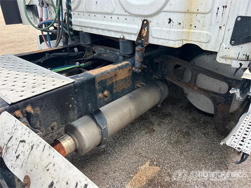 Freightliner Cascadia 125 6x4 T/A Sleeper Truck Tractor (Glider Tractor Units