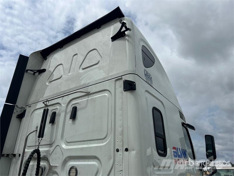 Freightliner Cascadia 126 6x4 T/A Sleeper Truck Tractor Cavalos mecânicos