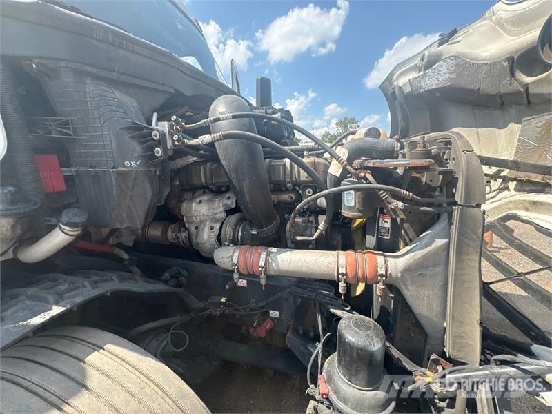Freightliner Cascadia 126 6x4 T/A Sleeper Truck Tractor Dragbilar