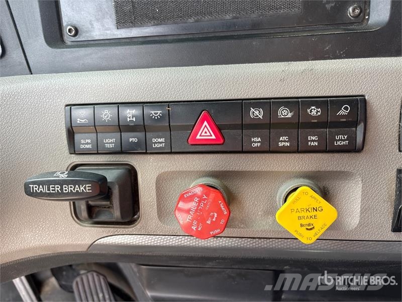 Freightliner Cascadia 126 6x4 T/A Sleeper Truck Tractor Çekiciler