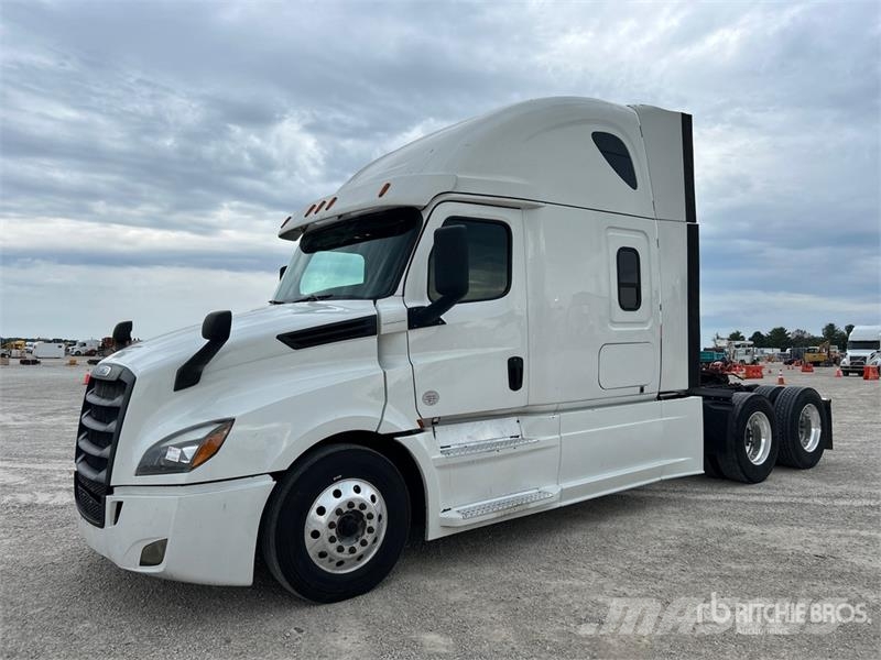 Freightliner Cascadia 126 6x4 Rebuilt Title** T/A Sleeper Truck Trekkers