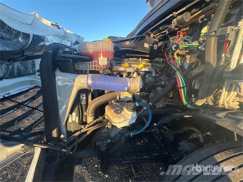 Freightliner Cascadia 116 4x2 Van Truck Sanduk kamioni