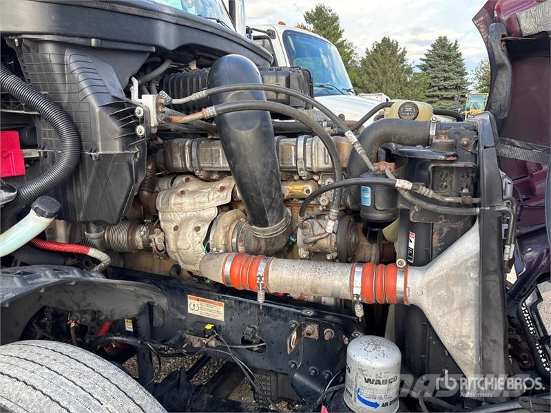 Freightliner Cascadia 126 6x4 T/A Sleeper Truck Tractor وحدات الجر