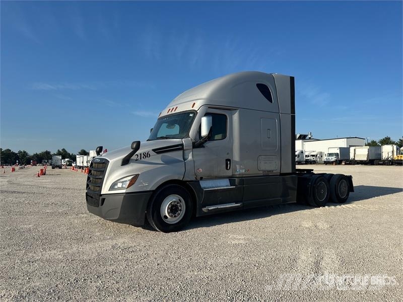 Freightliner Cascadia 126 6x4 T/A Sleeper Truck Tractor Влекачи
