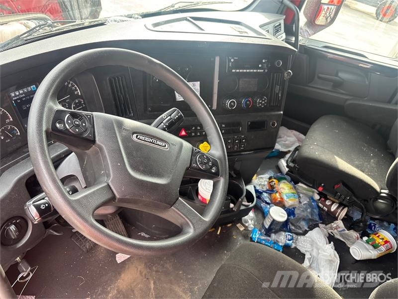 Freightliner Cascadia 126 6x4 T/A Sleeper Truck Tractor Vilcēji
