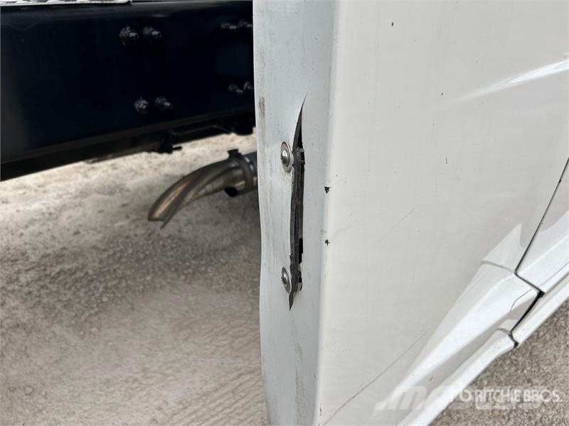 Freightliner Cascadia 126 6x4 Rebuilt Title** T/A Sleeper Truck Trekkers