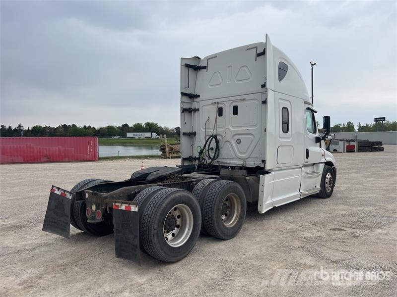 Freightliner Cascadia 125 6x4 T/A Sleeper Truck Tractor Tractor Units